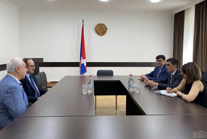 article-image